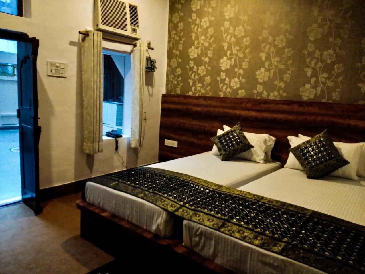 Dwivedi Hotels Hotel Elena Bénarès Extérieur photo