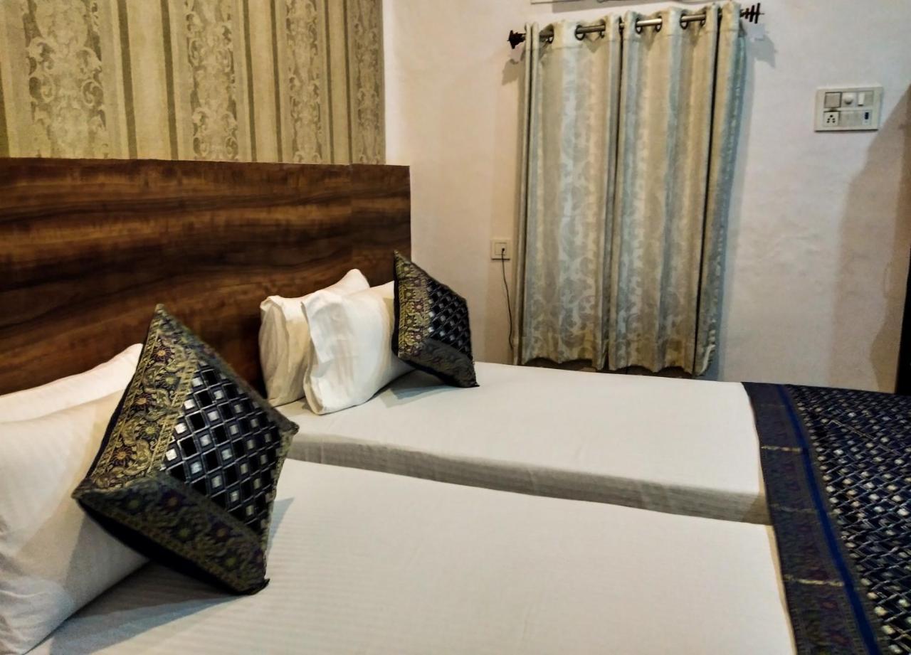 Dwivedi Hotels Hotel Elena Bénarès Extérieur photo